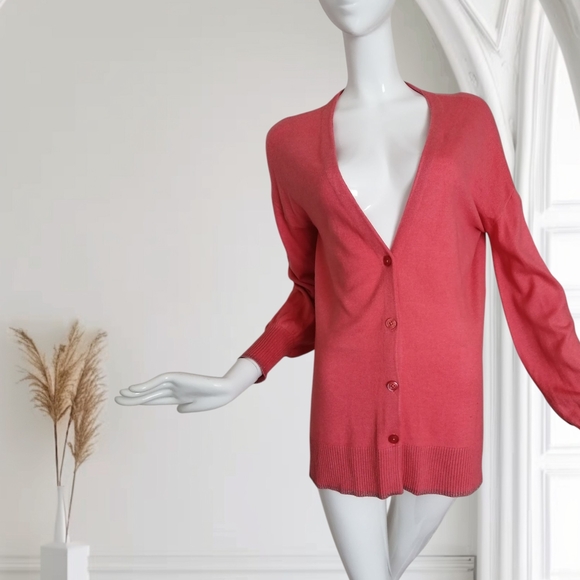 Elegant Pink Women's Cardigan Sweater - Picture 1 of 7